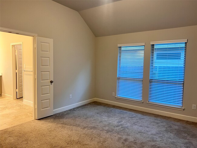 Photo - 418 Glacier Pass