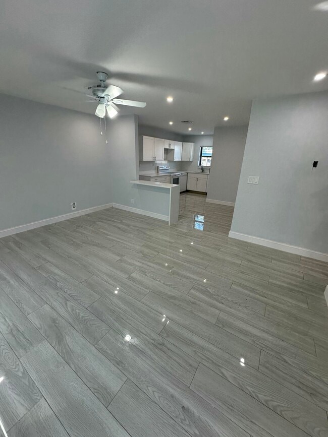 Photo - 122 SW 12th Ave