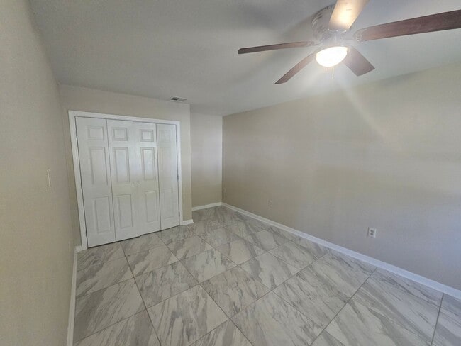 Building Photo - Single Family Home 6 Bedroom 2 Baths