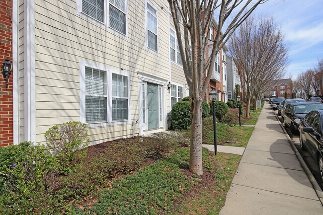 Cherry Hill Townhouse, Short Drive From UVA - Cherry Hill Townhouse, Short Drive From UVA