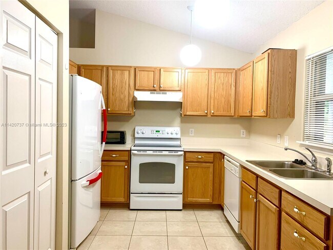 Photo - 4462 SW Daemon St