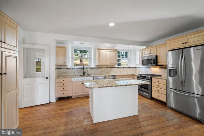 Photo - 1025 N Chatham Rd
