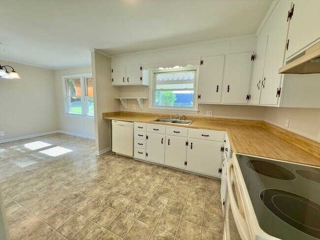 Photo - 222 Yorktown Rd