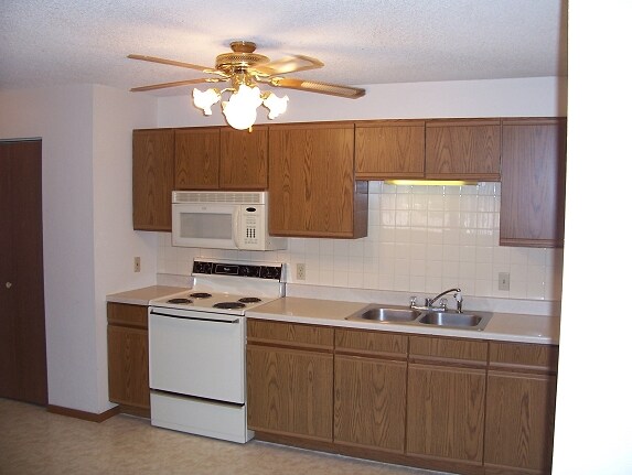 Oak Crest Apartments - Oak Crest Apartments