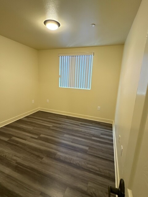 Photo - 322-324 E 33rd St