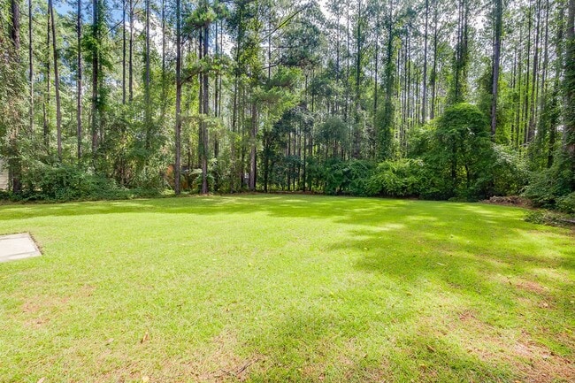 Photo - 3 Bedroom Springfield Home with Garage and Large Backyard