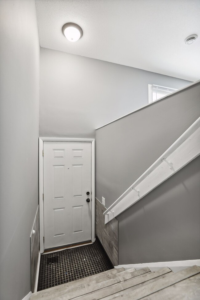 Photo - 439 Arlington Ave E