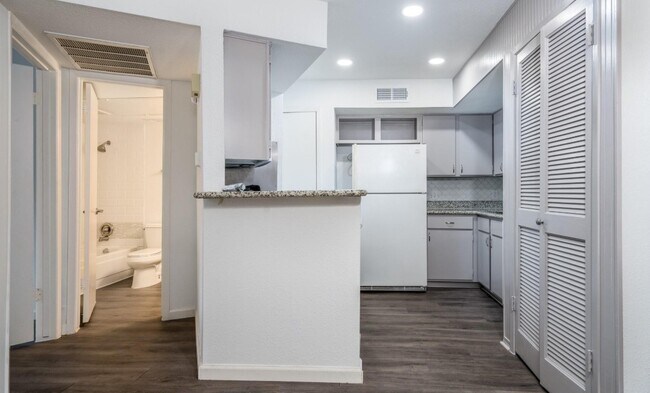Photo - 10811 Richmond Ave Unit 109