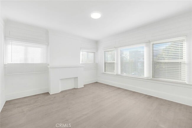Photo - 548 N Kenmore Ave