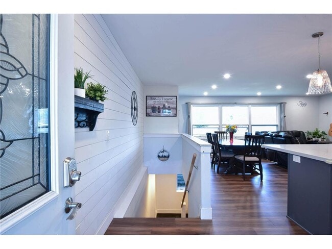 Photo - 120 8th Ave E