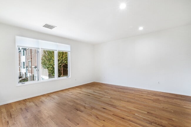 Photo - 92 E Blackwell St