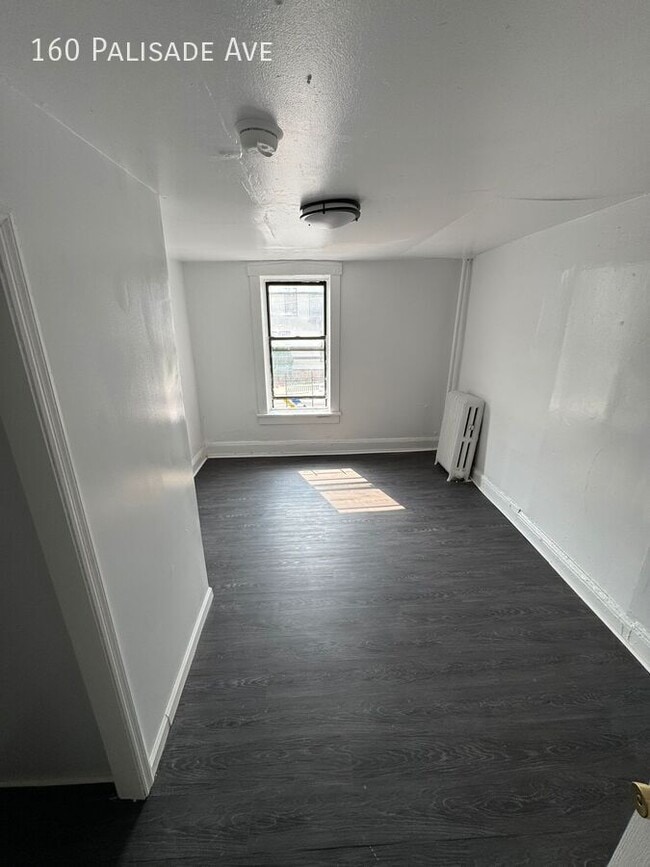 Photo - 160 Palisade Ave