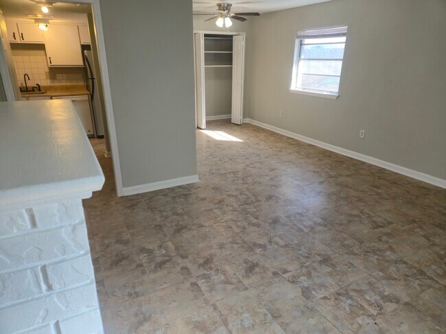 Photo - 3708-3714 Stefano Street