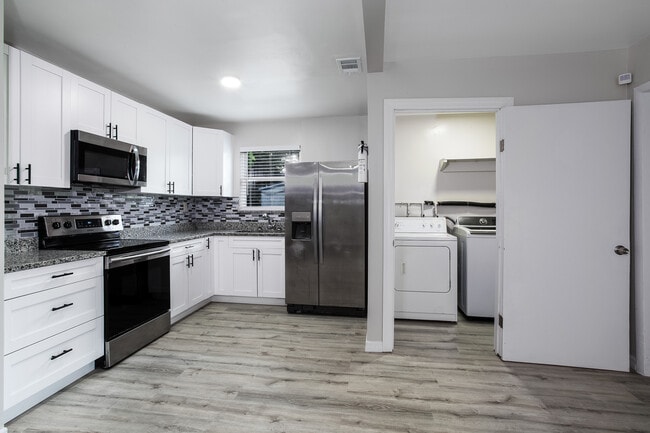 Building Photo - 8937 Castle Blvd Rental