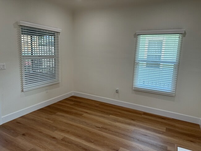 Photo - 1402 E 48th Pl