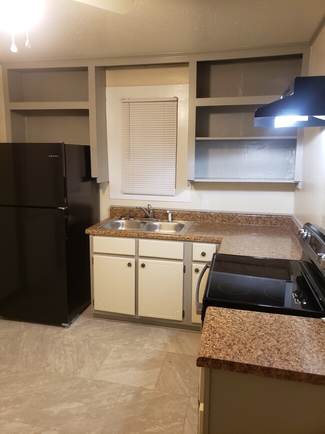 Kitchen - 309 S Canal St House