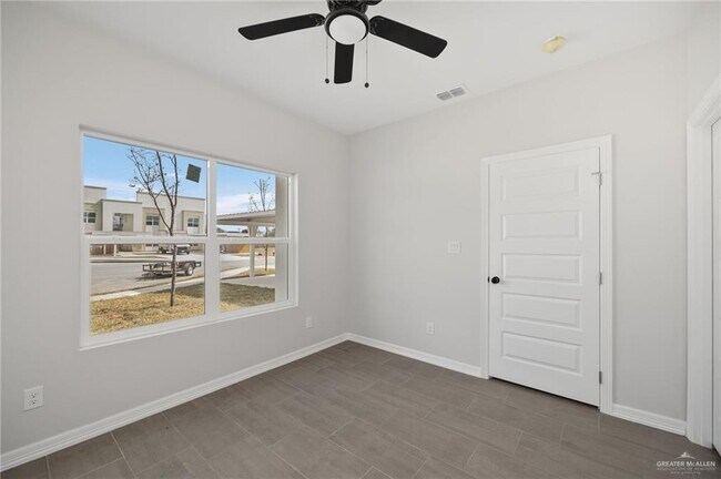 Photo - 13 Hawthorne Ave Unit 4