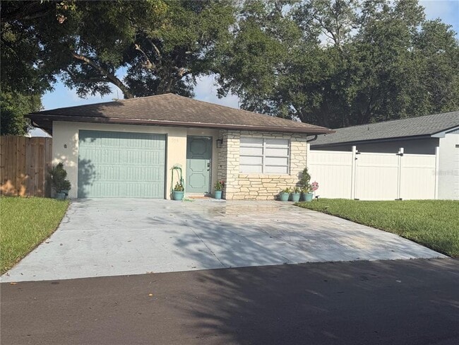 Photo - 536 Hibiscus Way