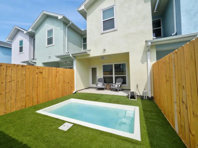 Plunge Pool - 14013 Ports O Call Dr Unit B