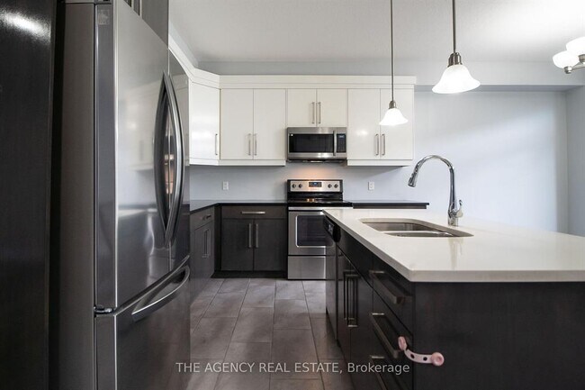 Photo - BEAUTIFUL TOWNHOME  *SUNNINGDALE * 5 Bedroom * Garage * AVAIL NOW Unit 24