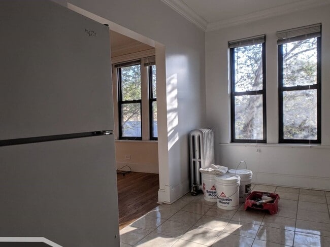 Photo - 2704 N Sawyer Ave Unidad 210