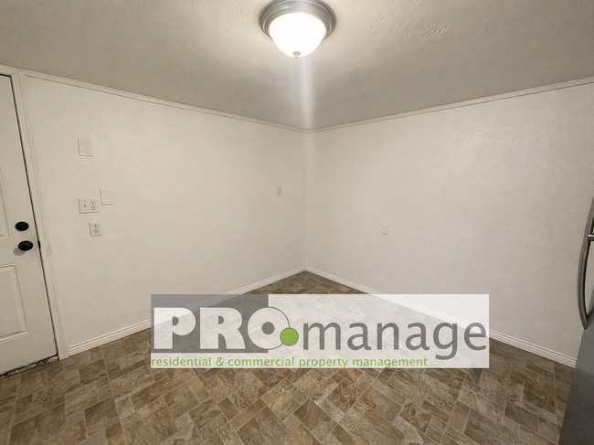 Photo - 437 W Crowley St Unidad 437 B
