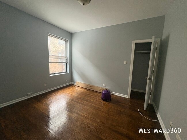 Building Photo - 705 E 62nd St Unit 2W Rental
