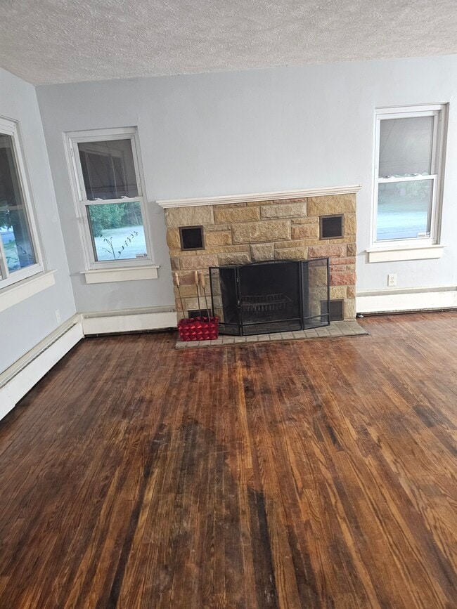 878 S Main St