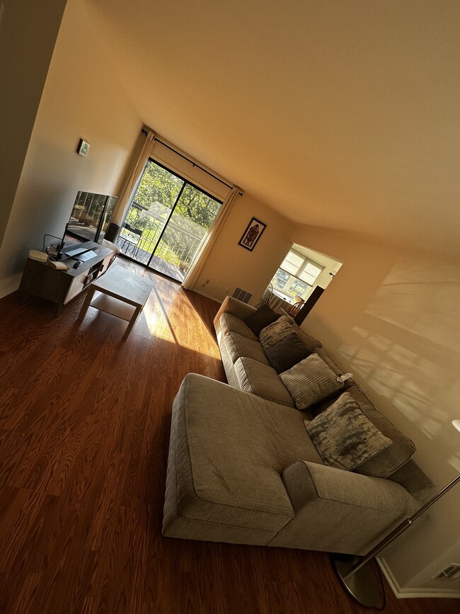 Living room view 2 - 1424 Country Mill Dr Unit #1400 Building