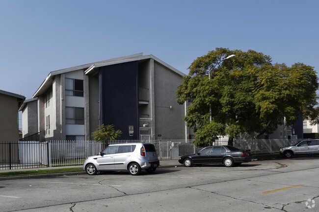 Photo - 1585-1595 Chestnut Ave Apartments