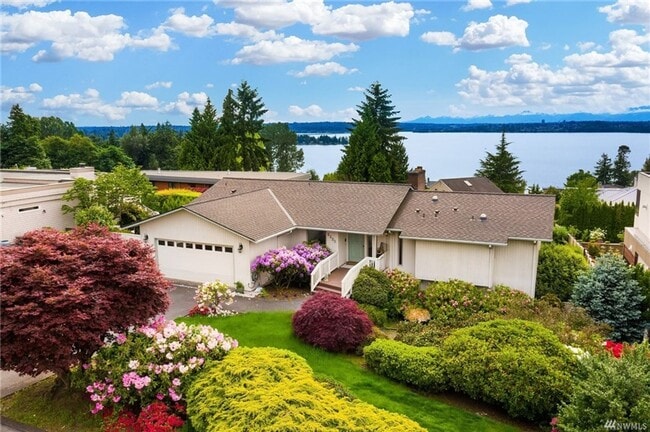 Building Photo - 4 Bed 2.5 Bath Kirkland - Lake WA Schools Rental