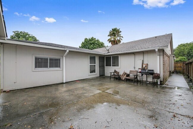 2811 Broad Haven Dr