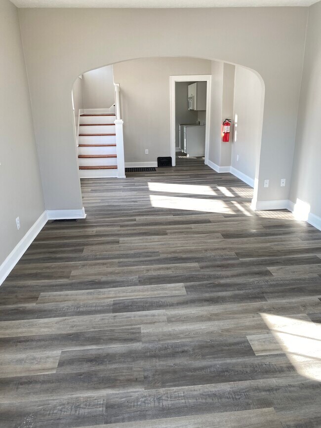 Photo - 2036 Singleton St