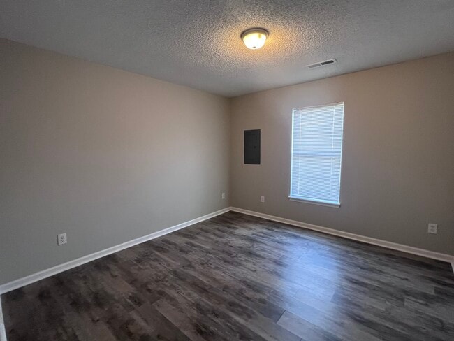 Photo - 3220 Chris St