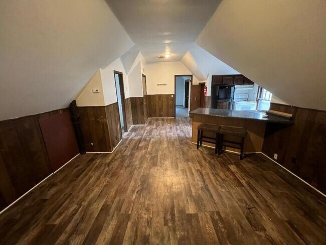 Upper 1 Bedroom Apartment