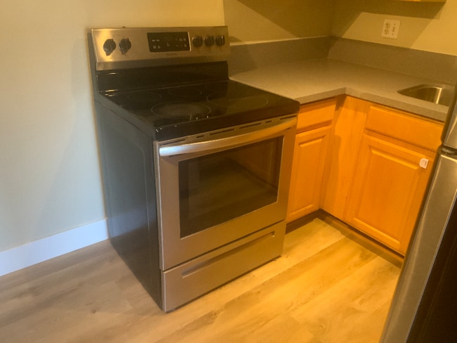 Photo - 555 S Royal Crest Cir