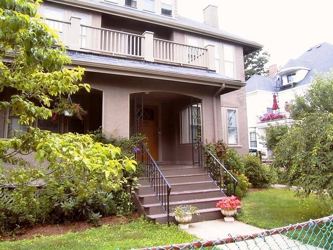 Building Photo - 90 Orchard St Unit 1