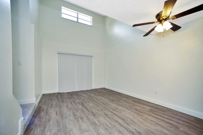 Photo - 1476 Croftwood Dr