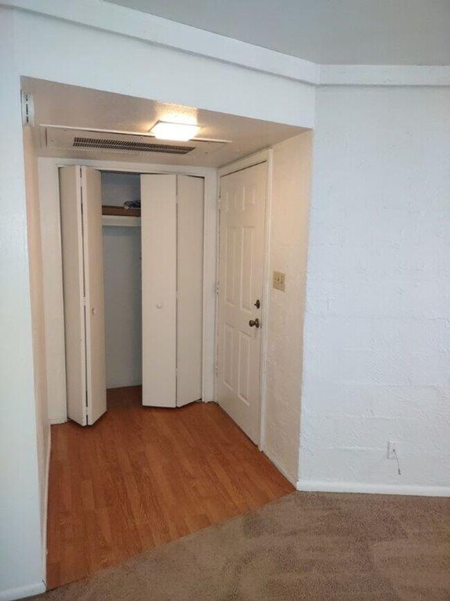 Photo - LOS BLANCOS-ALL UTILITES INCLUDED!!