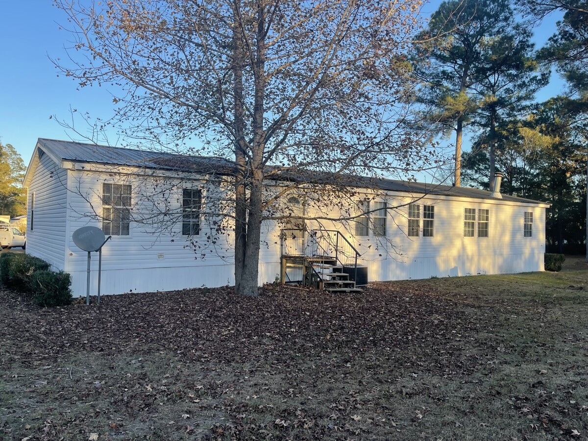 Photo - 210 Saddlehorn Ln