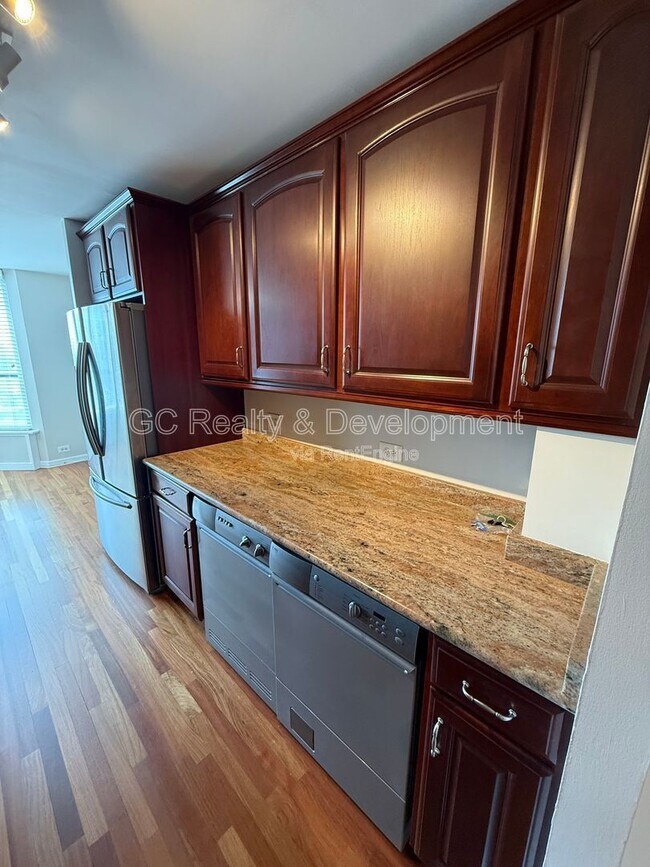 Photo - 899 S Plymouth Ct Unit 2008 2008