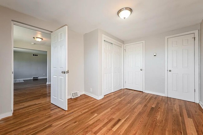 Photo - 536 Burton Dr