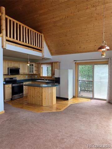 305 Private Dr