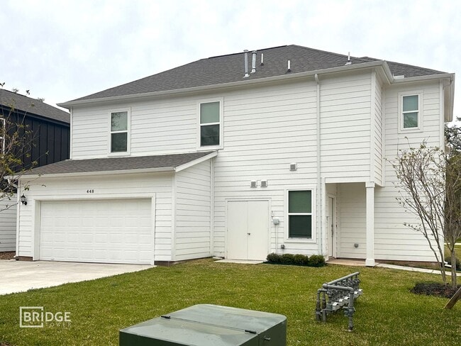 Photo - 448 Huisache St