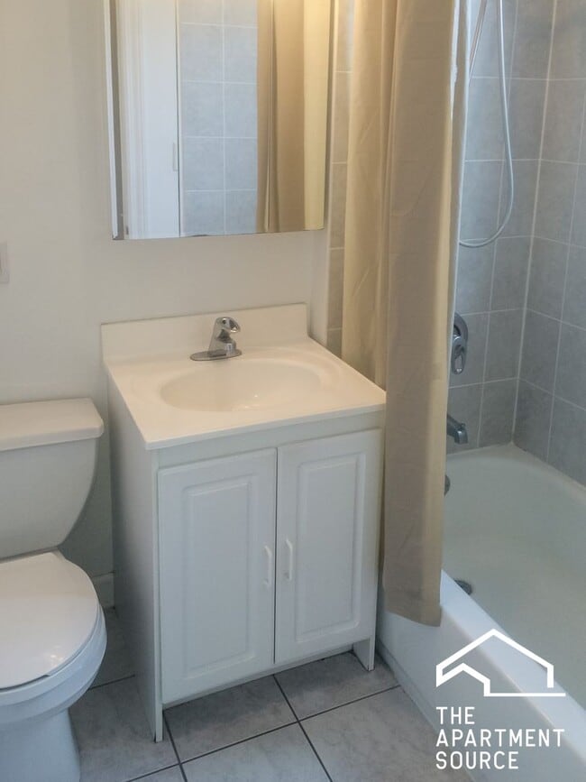 Photo - 3527 N Broadway Unidad 3