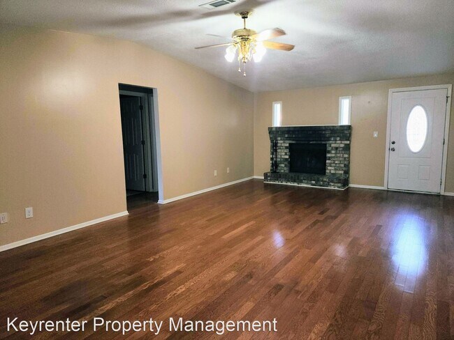 Photo - 4 br, 2 bath House - 2711 Julie Ln