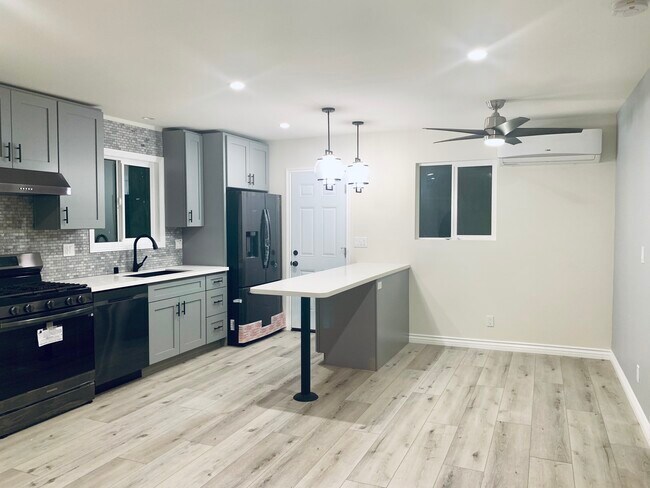 Photo - 12104 Oxford Ave