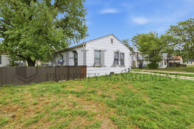 Photo - 1718 Walker W St