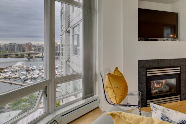 Photo - 1099 Marinaside Crescent Unit SI ID1542492P