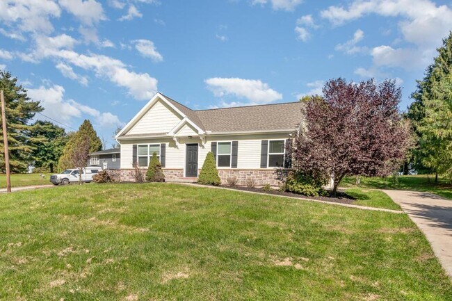 Photo - 927 E Lisburn Rd